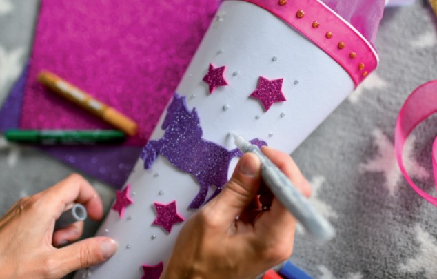 DIY-Schultüte mit Einhorn und Sternen in den Lieblingsfarben